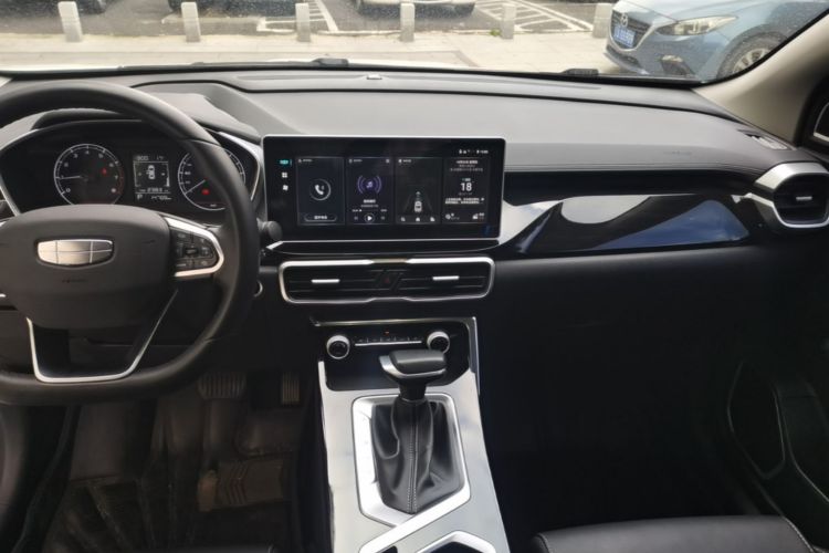GEELY Coolray 2025 #17 GEELY Coolray 2025 car image #17