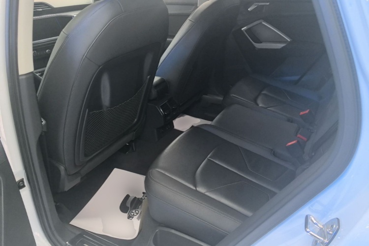Audi Q3 2019 #17 Audi Q3 2019 car image #17