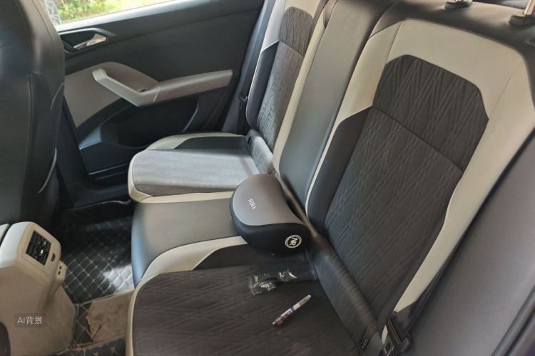 Volkswagen T-Cross 2019 car image #19