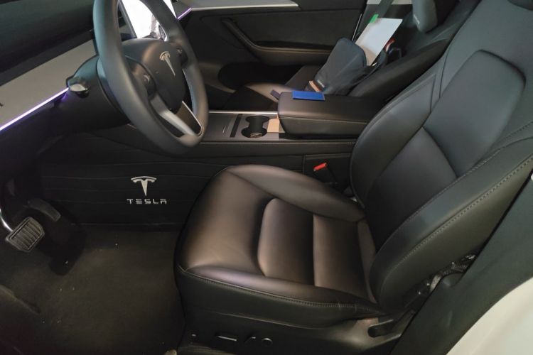 Tesla Model Y 2024 immagine di auto #19