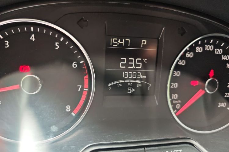 Volkswagen Polo 2016 car image #8