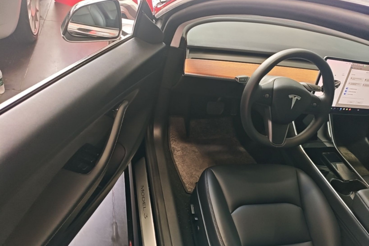Tesla Model 3 2020 car image #16