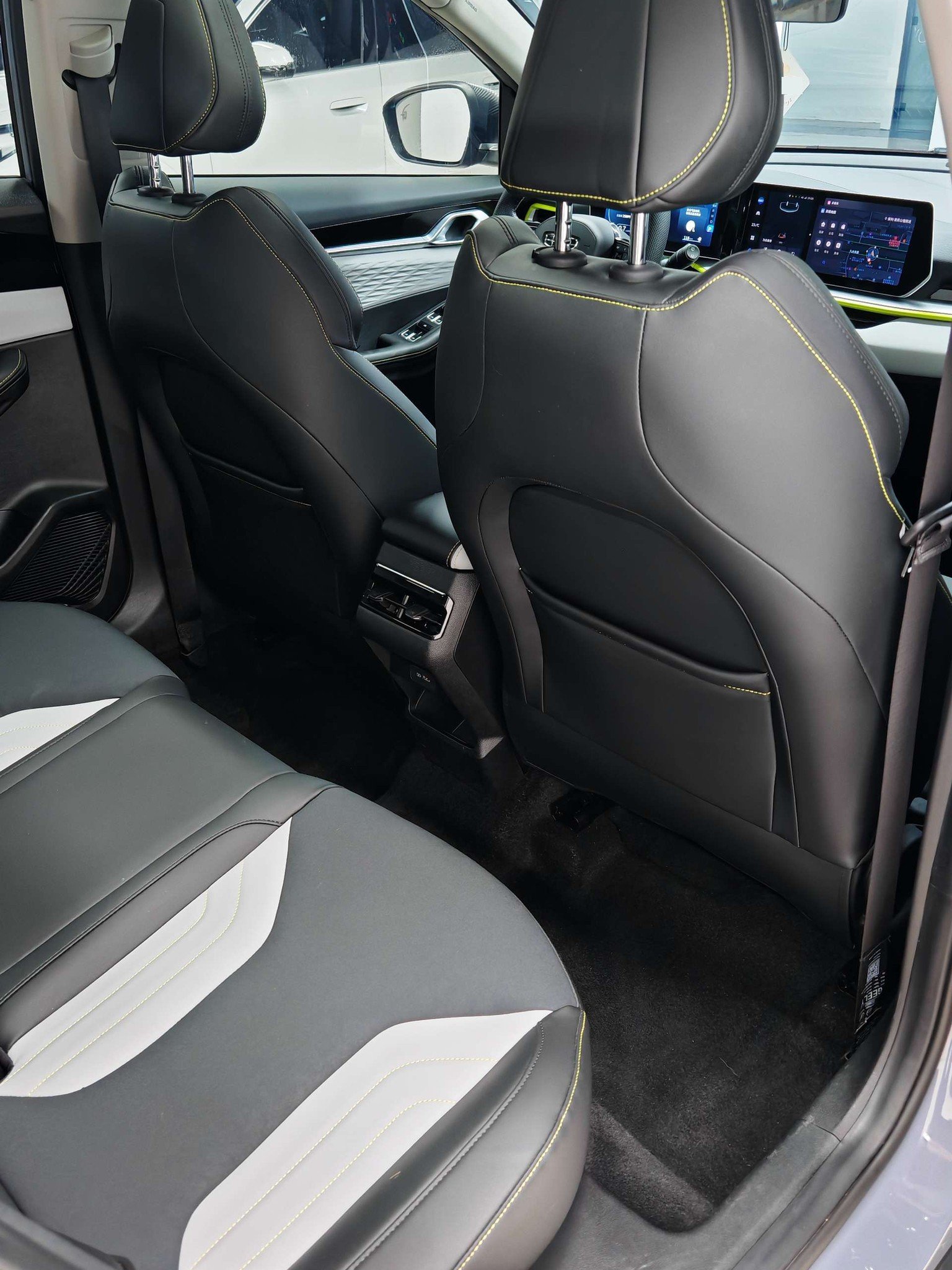 GEELY Coolray 2023 изображение автомобиля #7