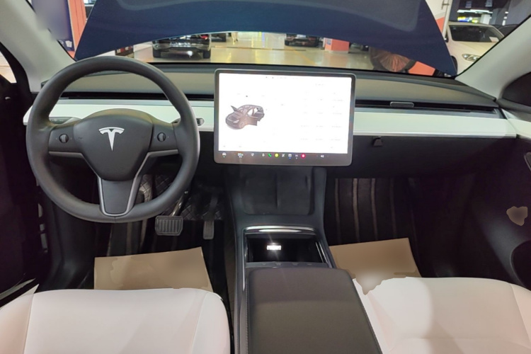 Tesla Model Y 2022 car image #11