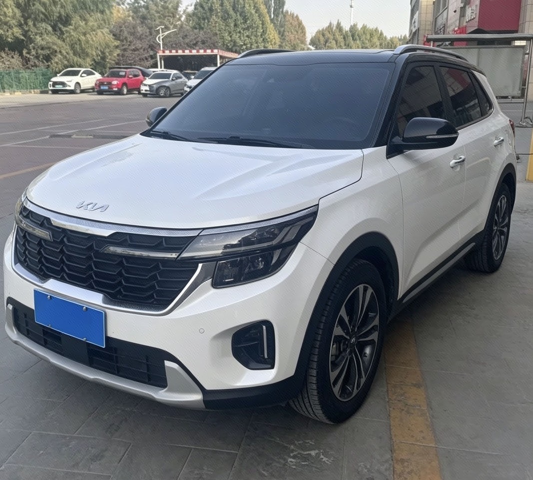 Kia Seltos 2023 immagine di auto 