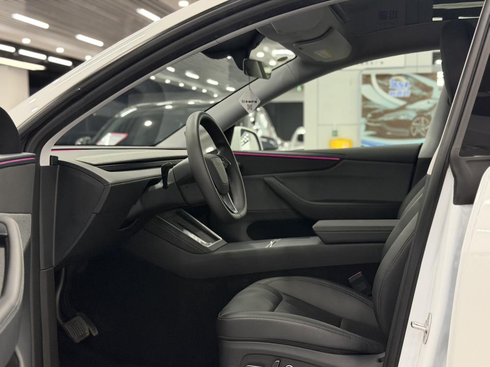 Tesla Model Y 2025 car image #15