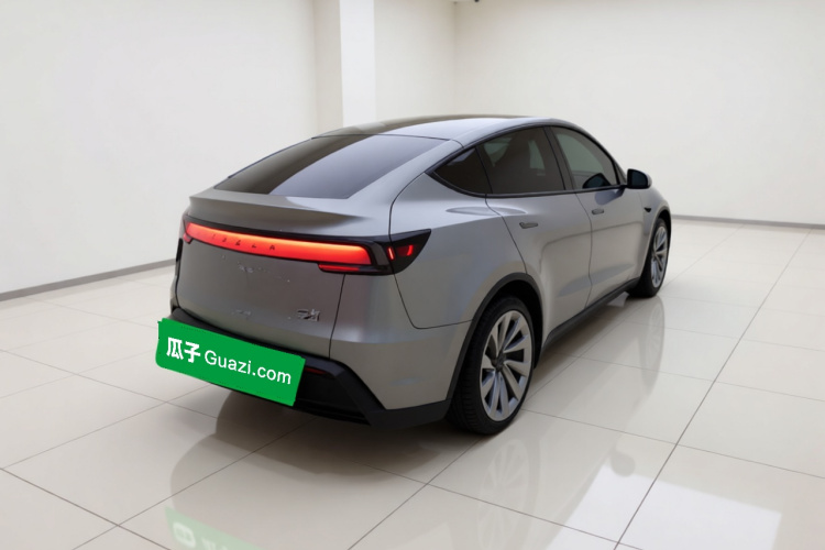 Tesla Model Y 2025 #7 Tesla Model Y 2025 car image #7