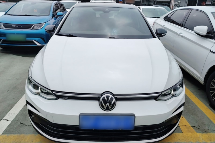 Volkswagen Golf 2022 car image #3
