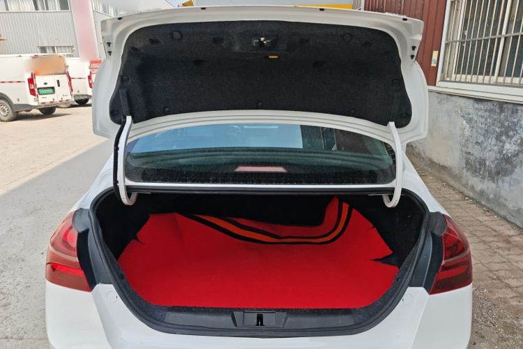 GEELY Emgrand 2019 изображение автомобиля #19