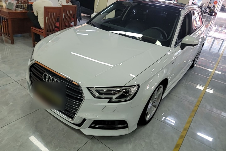 Audi A3 2018 car image #2