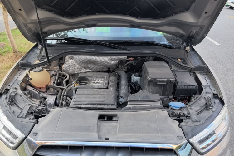 Audi Q3 2019 car image #22