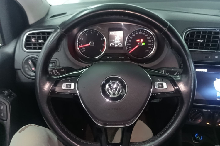 Volkswagen Polo 2019 car image #11