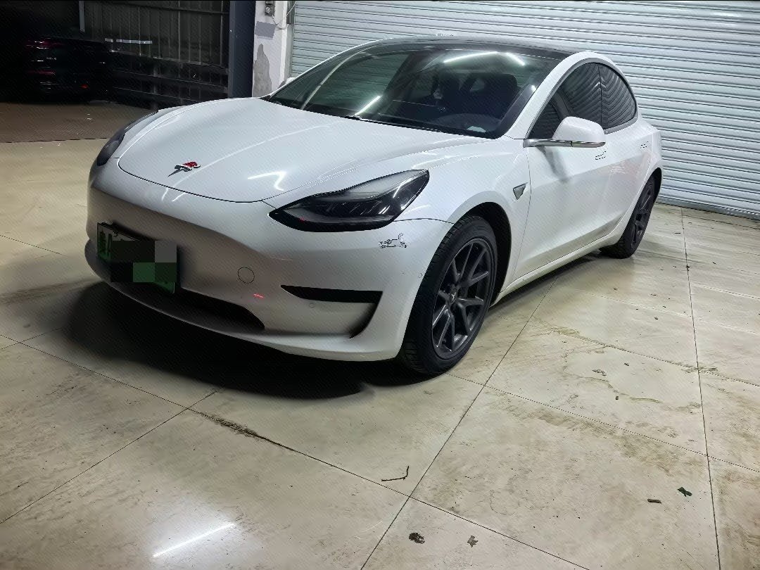 Tesla Model 3 2020 car image 