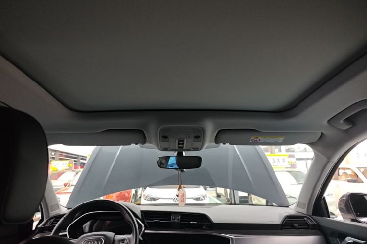 Audi Q3 2023 car image #18