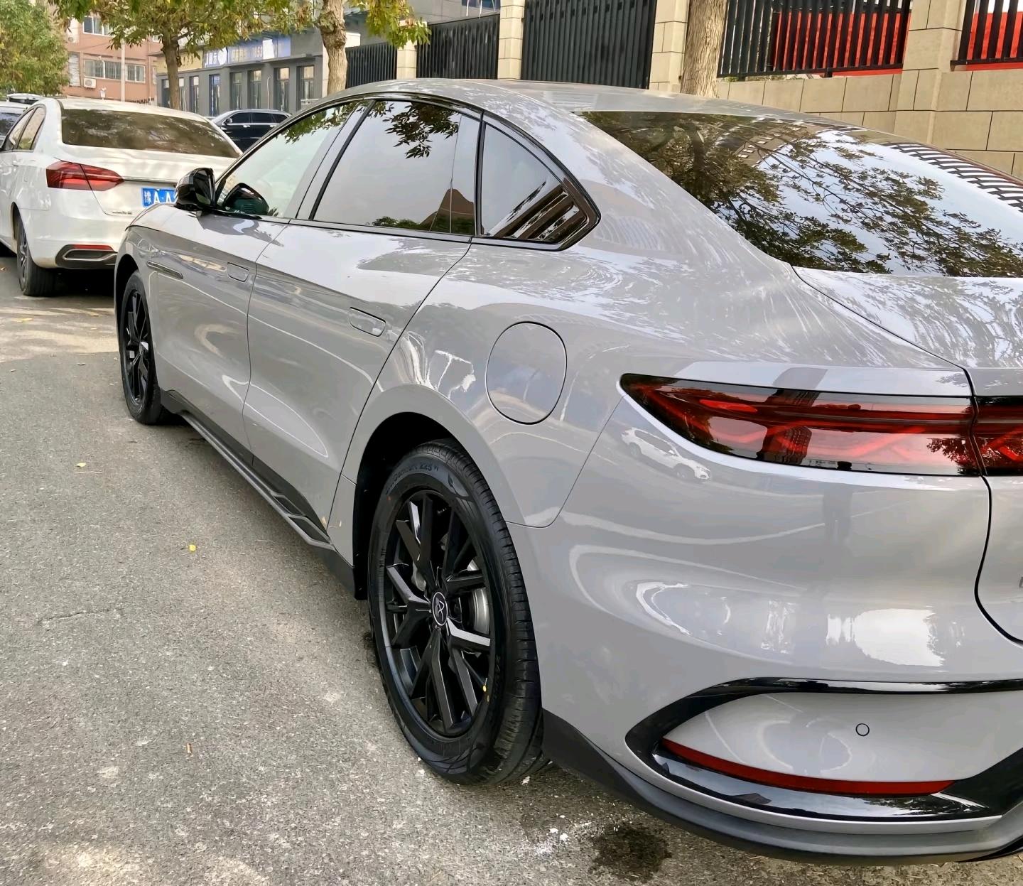 BYD Han 2025 car image #4