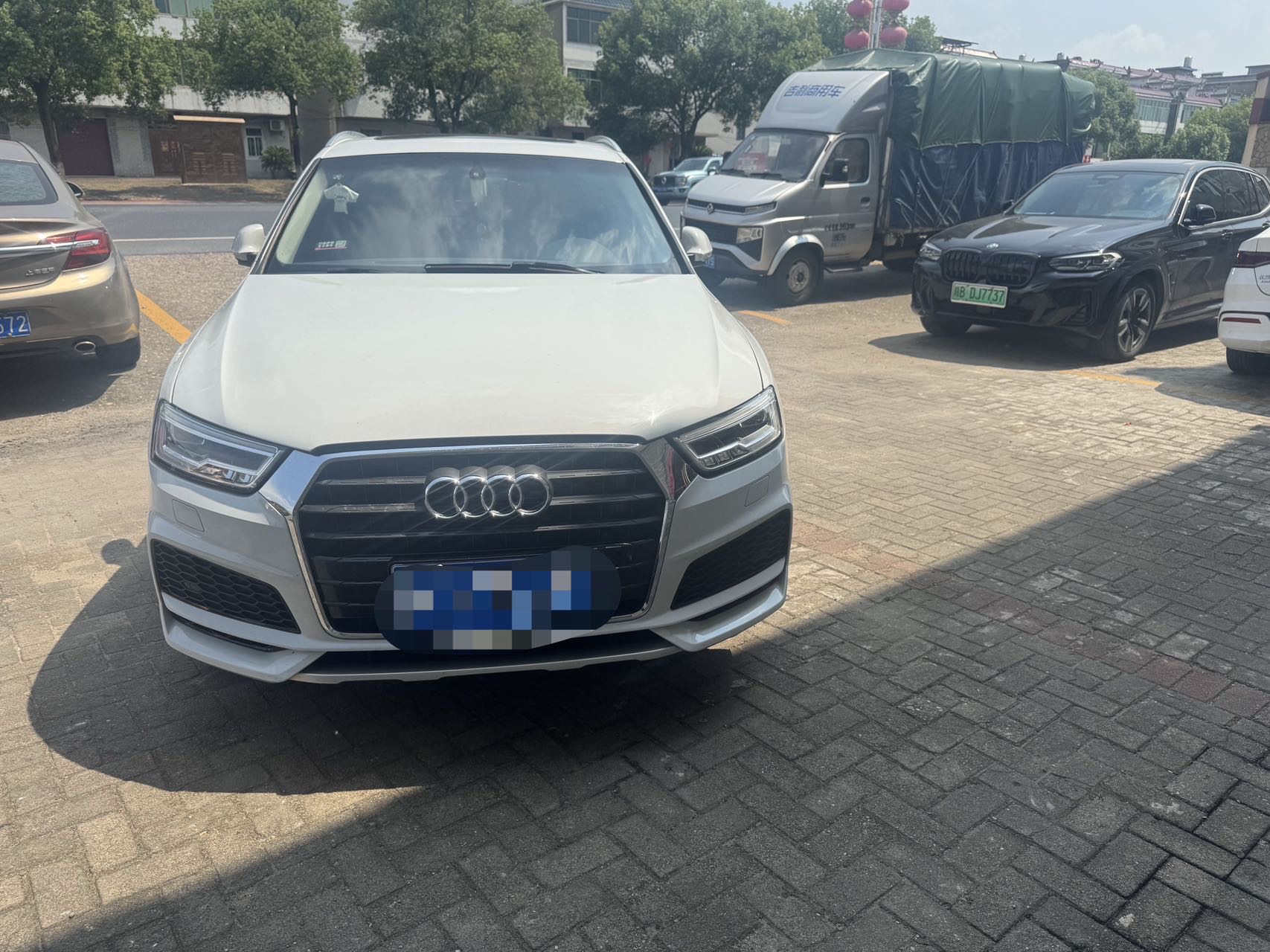 Audi Q3 2018 car image #2