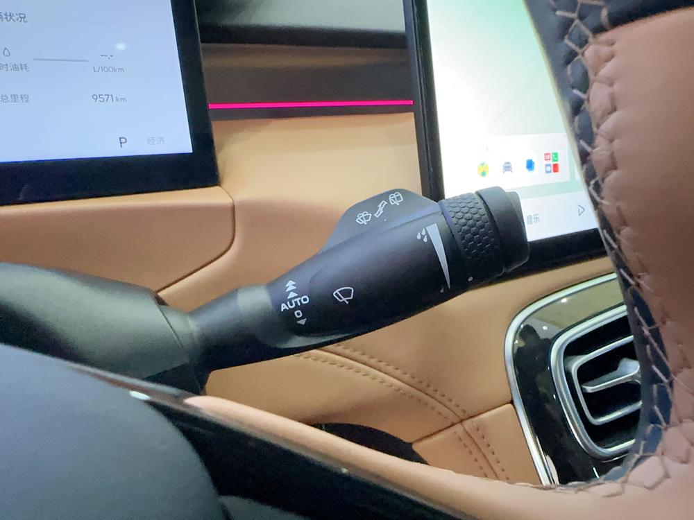 GEELY Boyue L 2025 car image #19