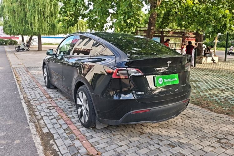 Tesla Model Y 2023 #5 Tesla Model Y 2023 car image #5