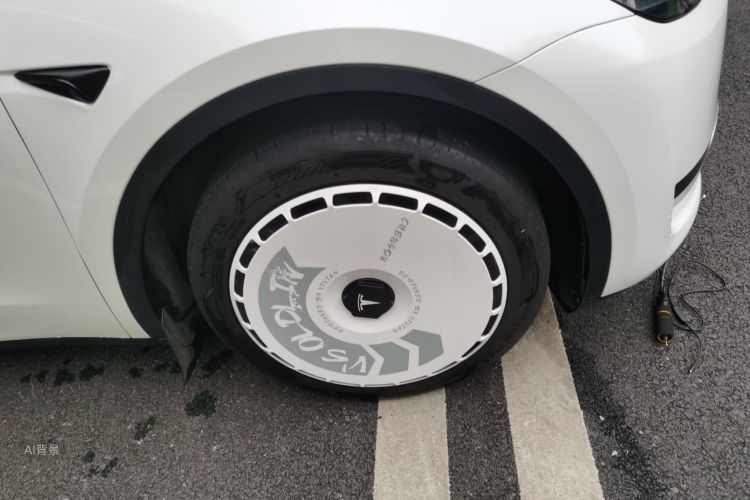 Tesla Model Y 2024 immagine di auto #9