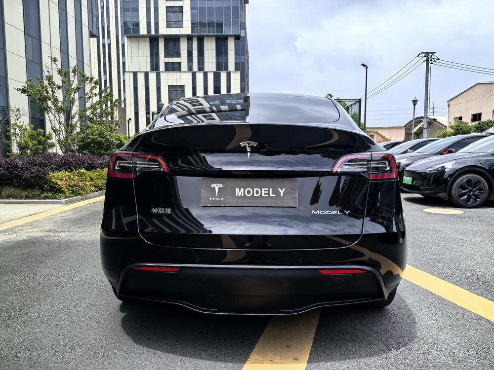 Tesla Model Y 2022 #5 Tesla Model Y 2022 car image #5