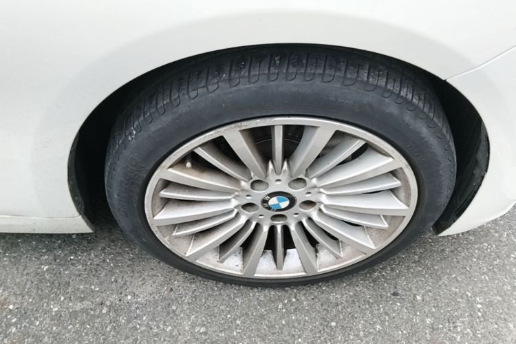 BMW 3 Series 2017 car image #9