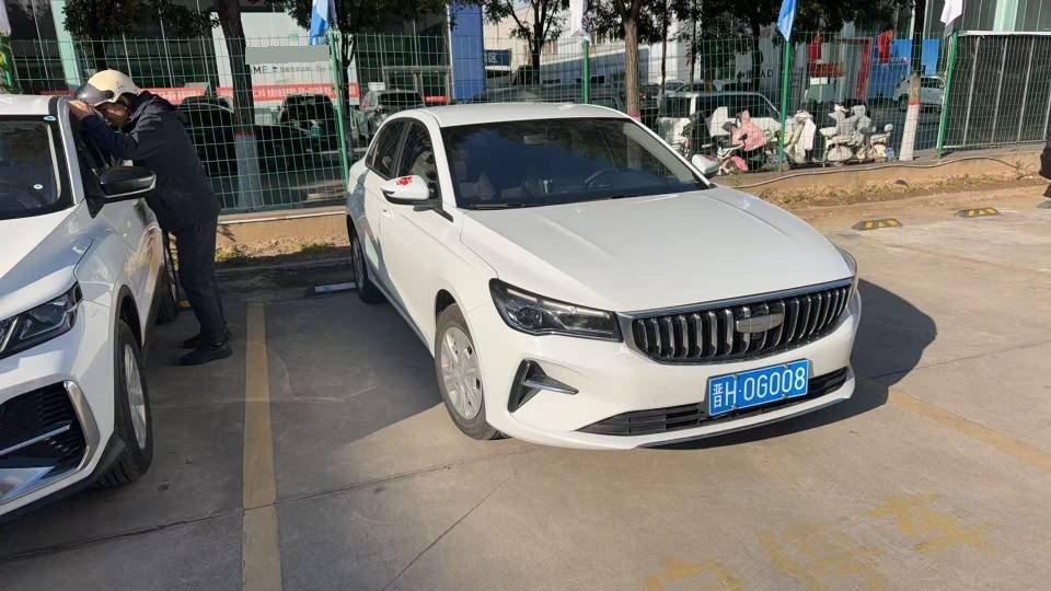 GEELY Emgrand 2025 #4 GEELY Emgrand 2025 imagen de coche #4
