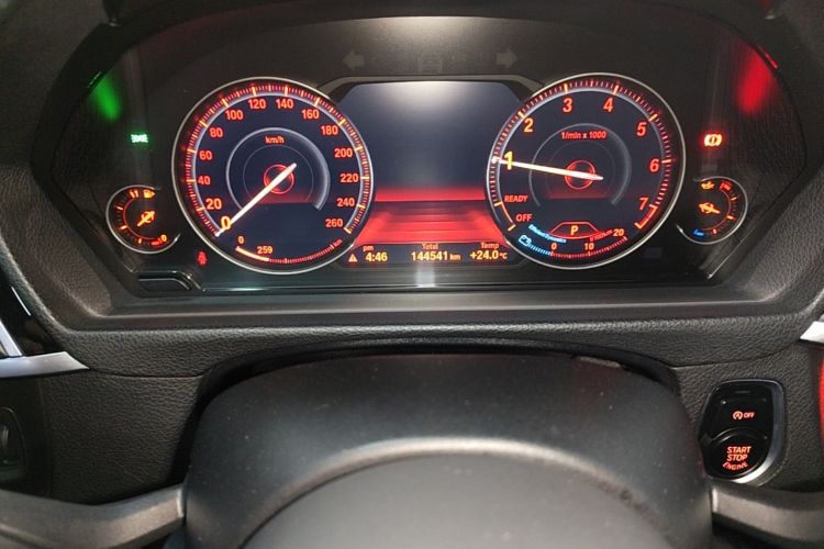 BMW 3 Series 2019 immagine di auto #12
