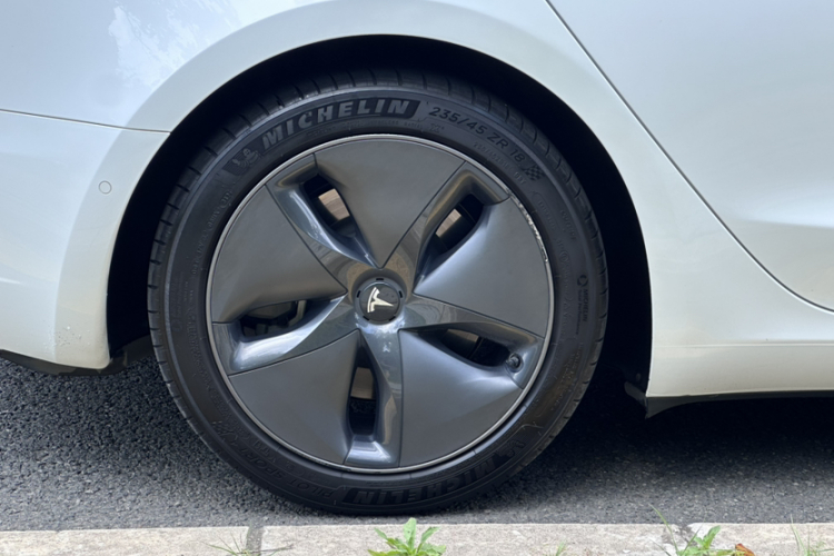Tesla Model 3 2020 car image #12