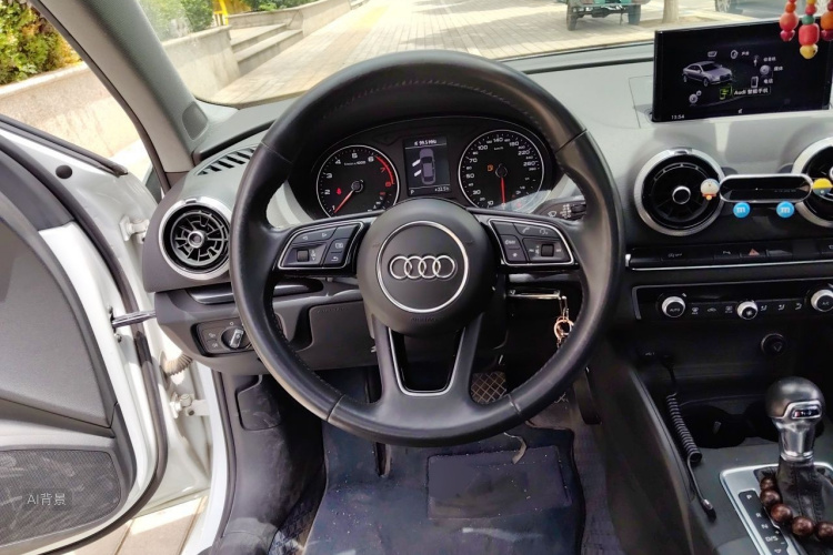 Audi A3 2019 immagine di auto #12