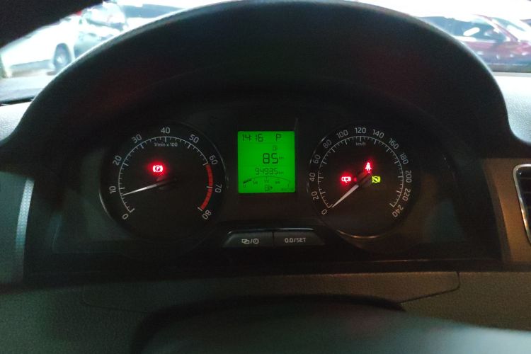 Skoda Rapid 2017 image de voiture #18