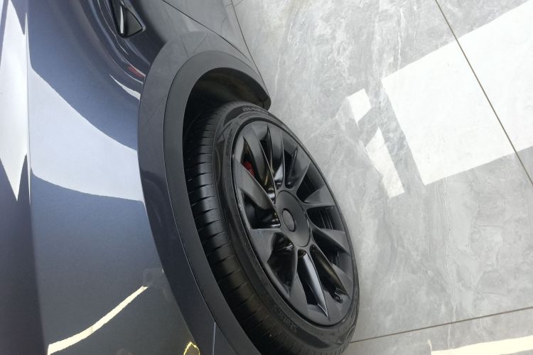 Tesla Model Y 2021 car image #9