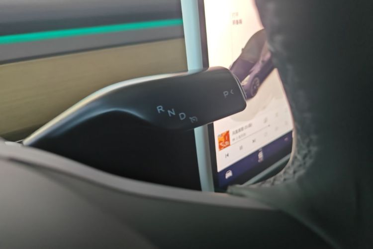 Tesla Model Y 2023 car image #14