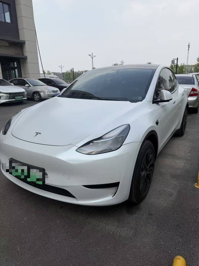 Tesla Model Y 2023 #2 Tesla Model Y 2023 car image #2