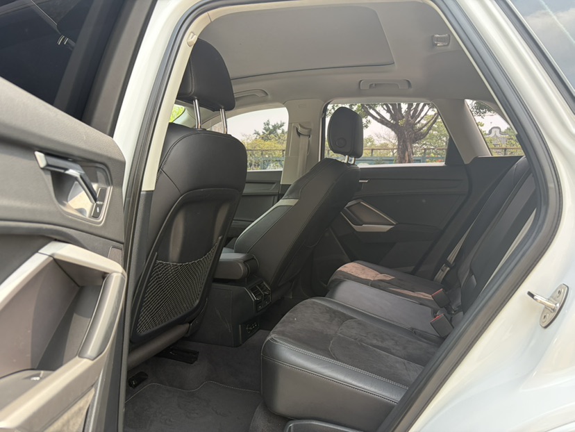Audi Q3 2020 car image #5
