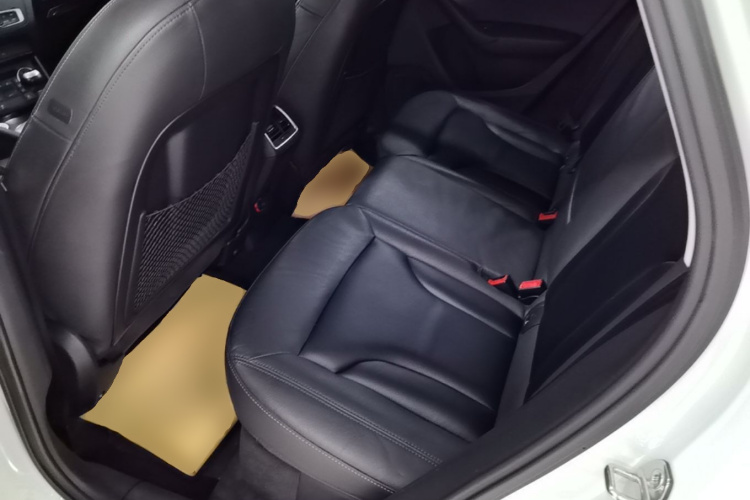 Audi Q3 2017 car image #17