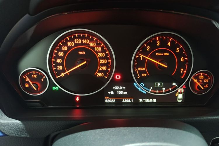 BMW 3 Series 2018 car image #12