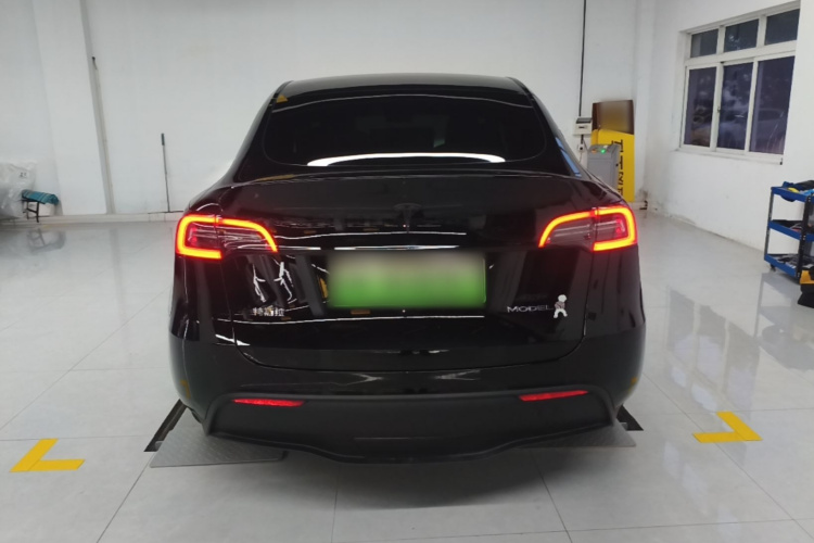 Tesla Model Y 2023 car image #4