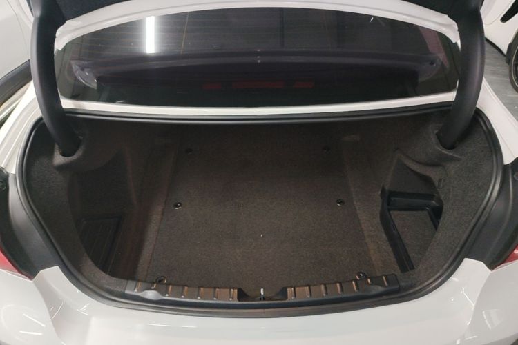 BMW 3 Series 2019 immagine di auto #19