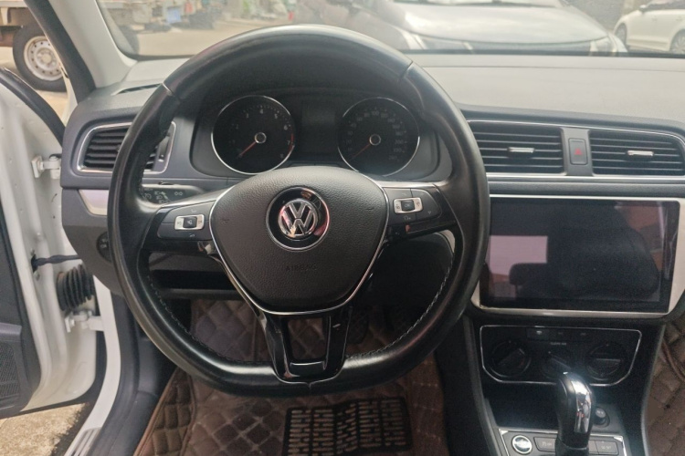 Volkswagen Lavida 2018 car image #13
