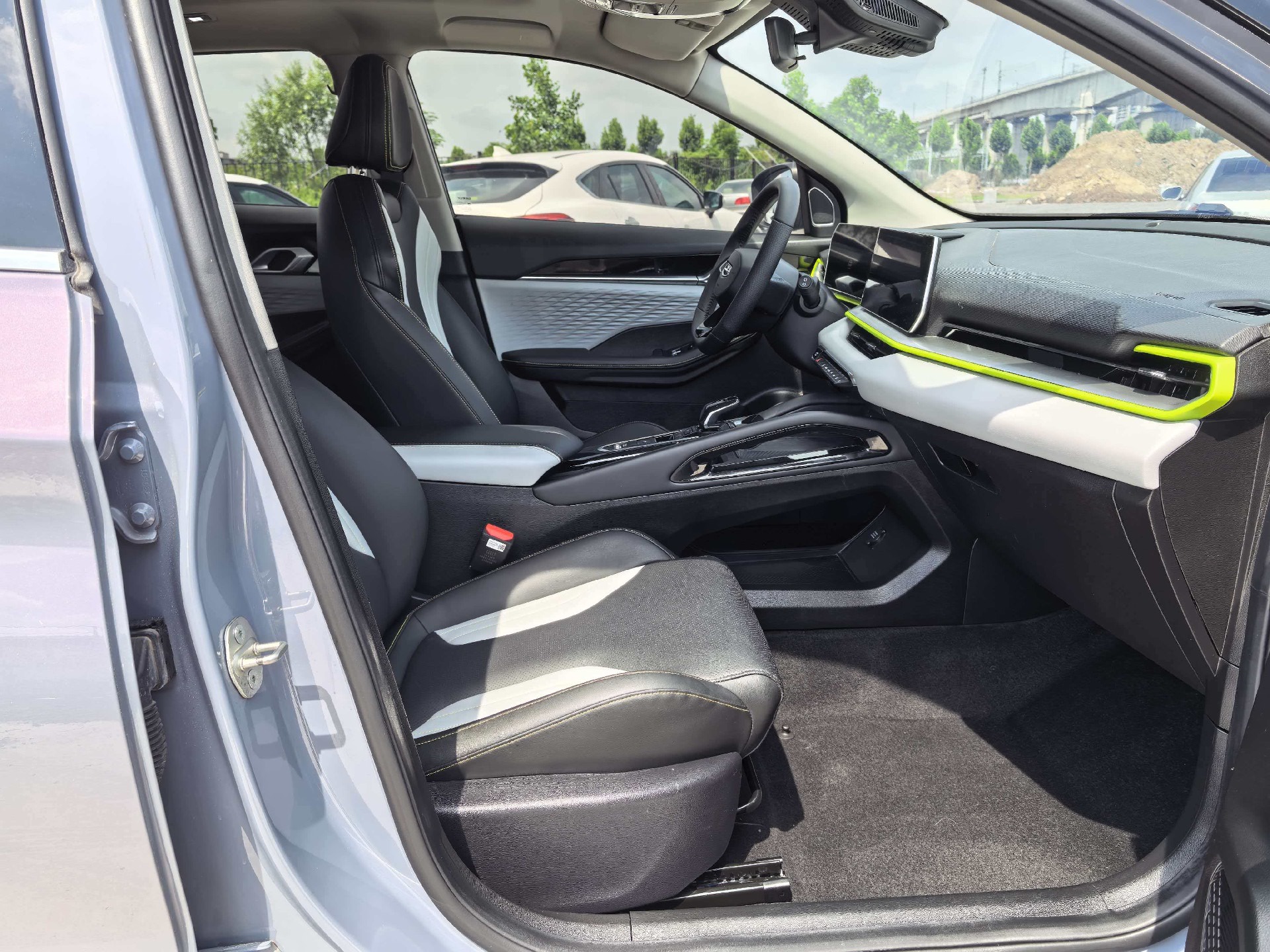 GEELY Coolray 2023 car image #13