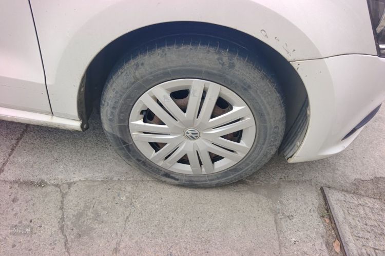 Volkswagen Polo 2016 car image #9