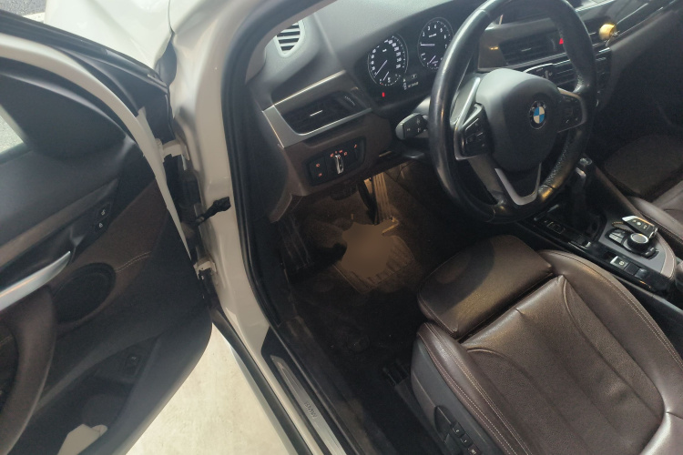 BMW X1 2018 imagen de coche #16