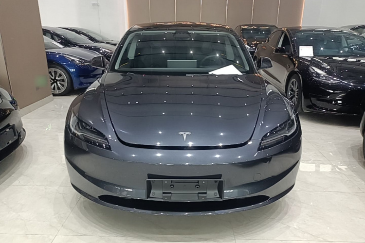 Tesla Model 3 2025 car image #3