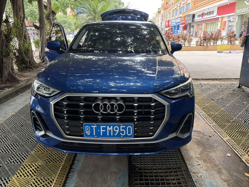 Audi Q3 2020 car image #2