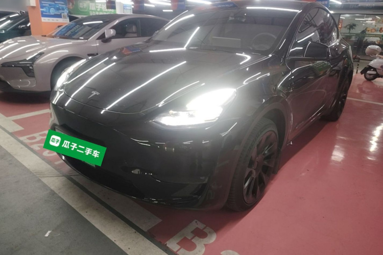 Tesla Model Y 2023 #2 Tesla Model Y 2023 car image #2