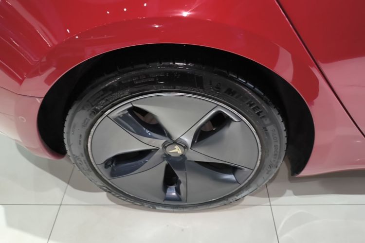 Tesla Model 3 2020 car image #10