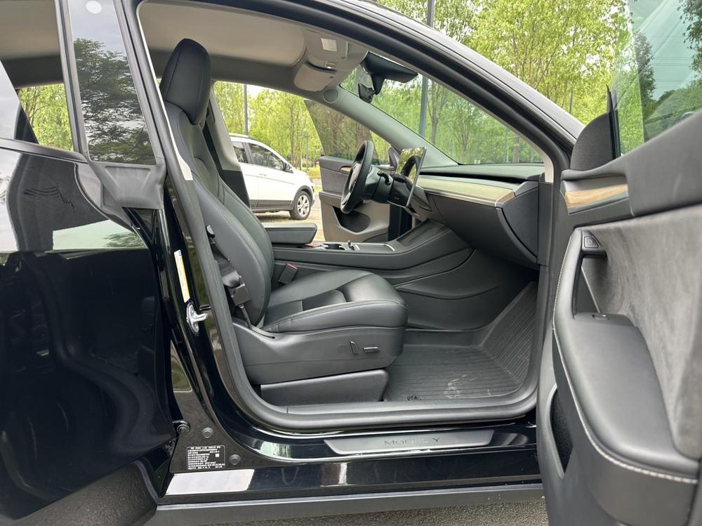Tesla Model Y 2023 #10 Tesla Model Y 2023 car image #10