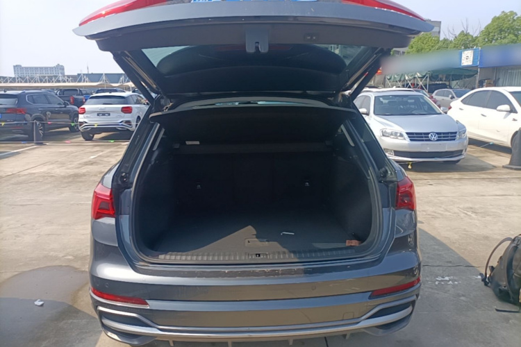 Audi Q3 2022 car image #19