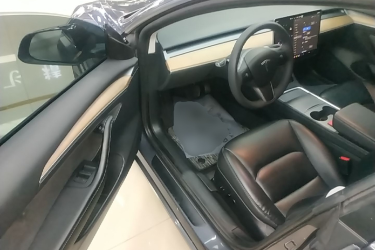 Tesla Model 3 2022 car image #16