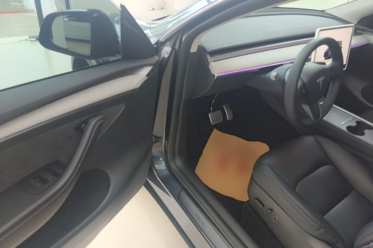 Tesla Model Y 2024 immagine di auto #16